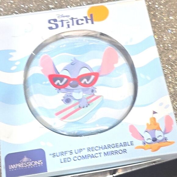 Impressions X Stitch Surf's Up Rechargable LED Compact Mirror - Picture 5 of 5
